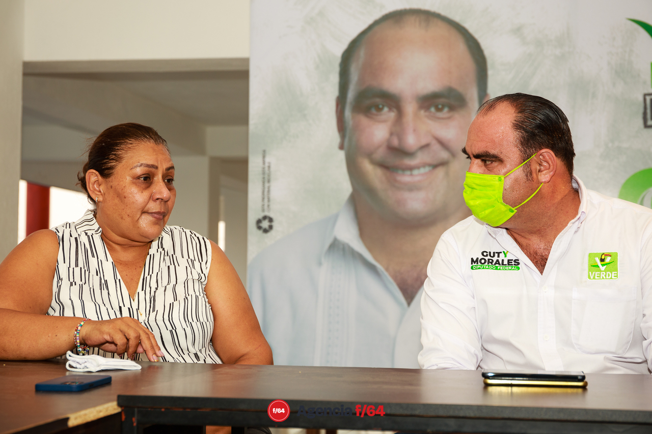 En la reunión los integrantes del colectivo platicaron en términos generales el trabajo que ellos realizan para quienes son parte del colectivo pero también para las personas que se acercan buscando ayuda.