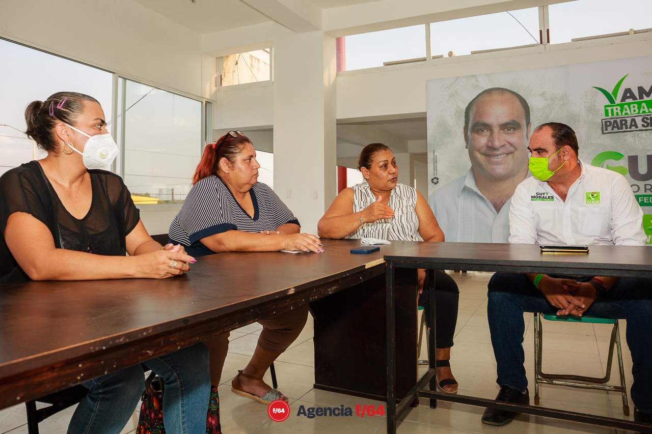 En la reunión los integrantes del colectivo platicaron en términos generales el trabajo que ellos realizan para quienes son parte del colectivo pero también para las personas que se acercan buscando ayuda.