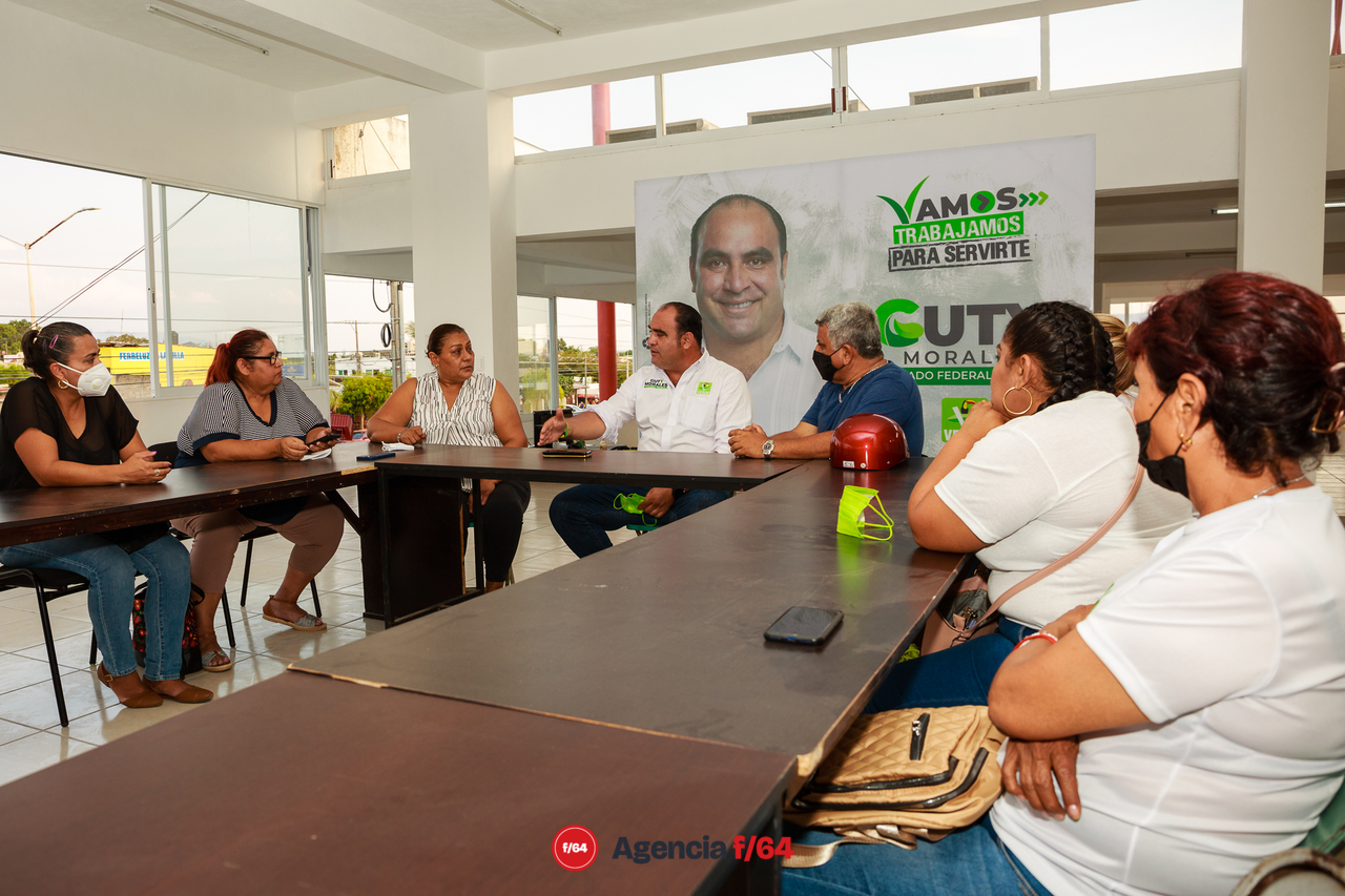 En la reunión los integrantes del colectivo platicaron en términos generales el trabajo que ellos realizan para quienes son parte del colectivo pero también para las personas que se acercan buscando ayuda.