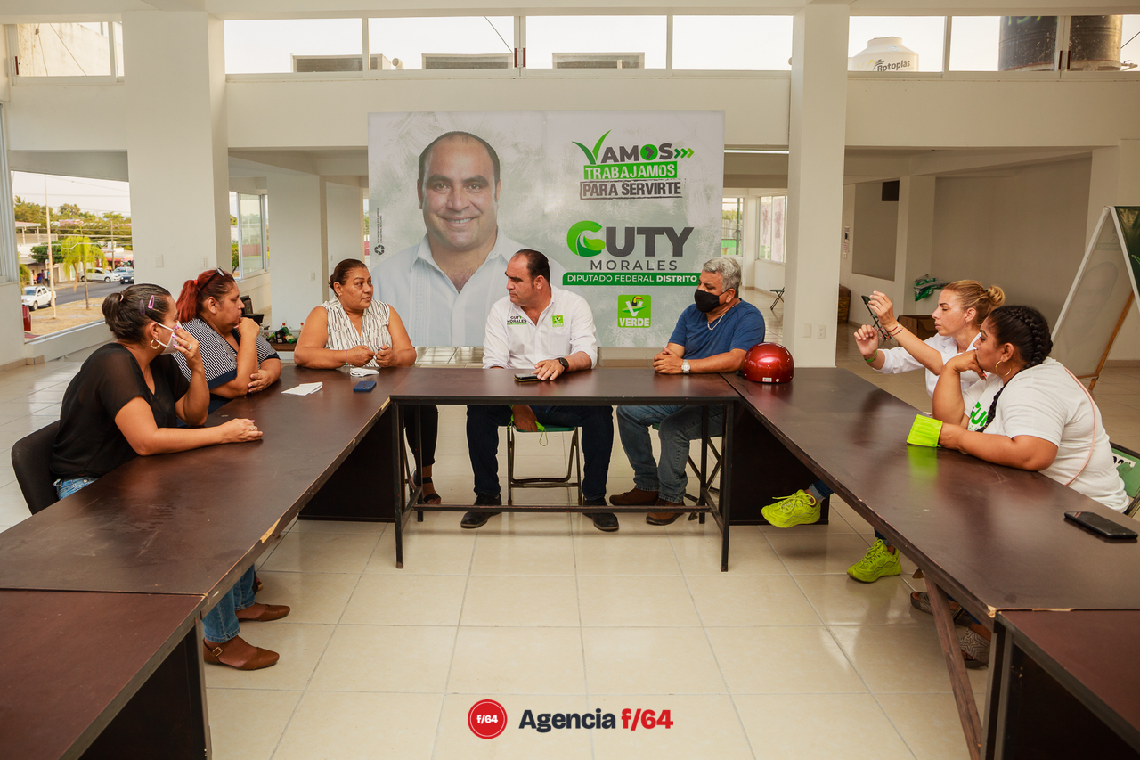 En la reunión los integrantes del colectivo platicaron en términos generales el trabajo que ellos realizan para quienes son parte del colectivo pero también para las personas que se acercan buscando ayuda.