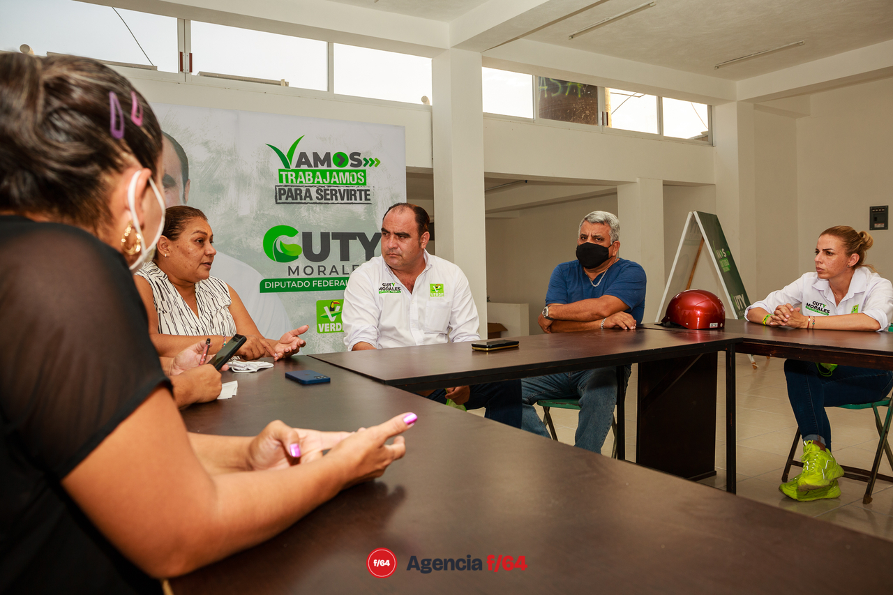 En la reunión los integrantes del colectivo platicaron en términos generales el trabajo que ellos realizan para quienes son parte del colectivo pero también para las personas que se acercan buscando ayuda.