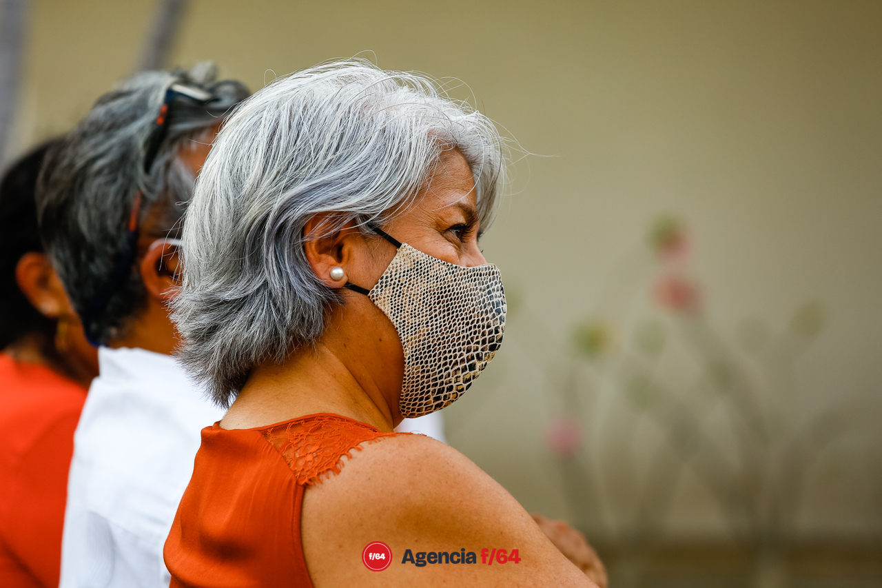 Mely Romero, candidata a la gubernatura del Estado de Colima, se reunió con artistas y artesanos del Estado para escuchar de los problemas que enfrenta la comunidad artística en el Estado y presentarles su propuesta en caso de lograr la gubernatura este próximo mes de junio.