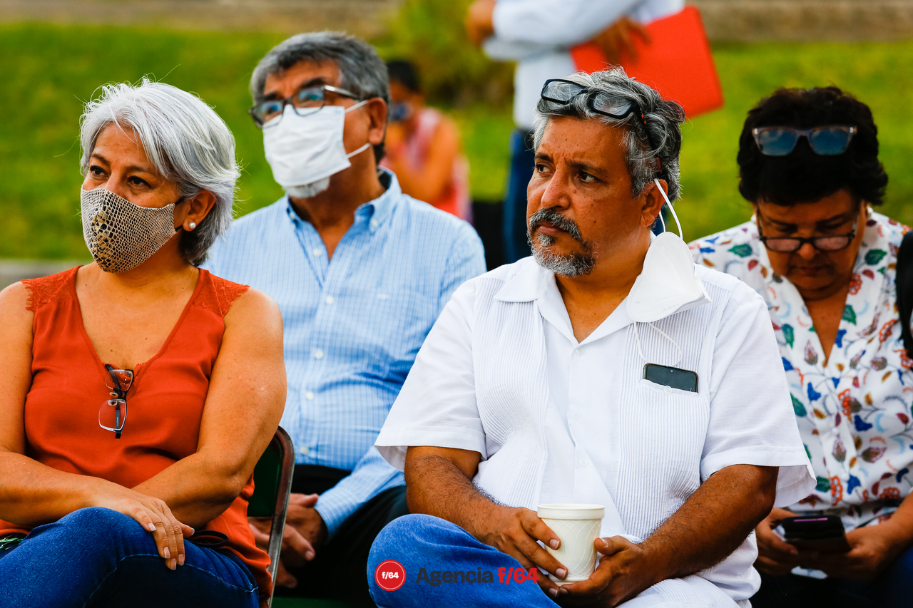 Mely Romero, candidata a la gubernatura del Estado de Colima, se reunió con artistas y artesanos del Estado para escuchar de los problemas que enfrenta la comunidad artística en el Estado y presentarles su propuesta en caso de lograr la gubernatura este próximo mes de junio.