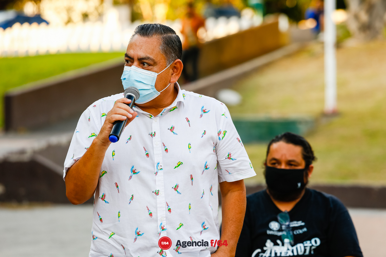 Mely Romero, candidata a la gubernatura del Estado de Colima, se reunió con artistas y artesanos del Estado para escuchar de los problemas que enfrenta la comunidad artística en el Estado y presentarles su propuesta en caso de lograr la gubernatura este próximo mes de junio.