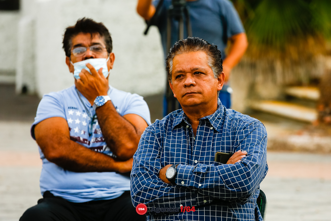 Mely Romero, candidata a la gubernatura del Estado de Colima, se reunió con artistas y artesanos del Estado para escuchar de los problemas que enfrenta la comunidad artística en el Estado y presentarles su propuesta en caso de lograr la gubernatura este próximo mes de junio.