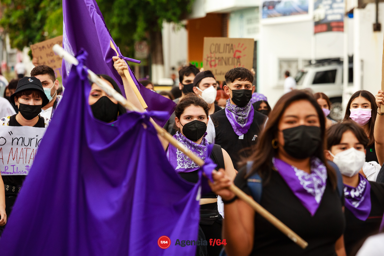 Nuevamente adolescentes y jóvenes toman las calles del Centro de Colima para exigir justicia por el feminicidio de Julissa, ocurrido el 5 de Mayo.