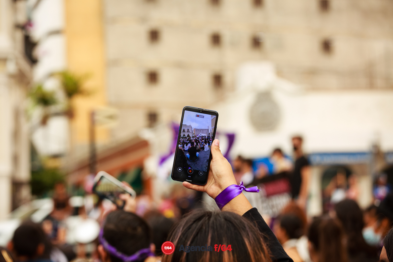 Nuevamente adolescentes y jóvenes toman las calles del Centro de Colima para exigir justicia por el feminicidio de Julissa, ocurrido el 5 de Mayo.