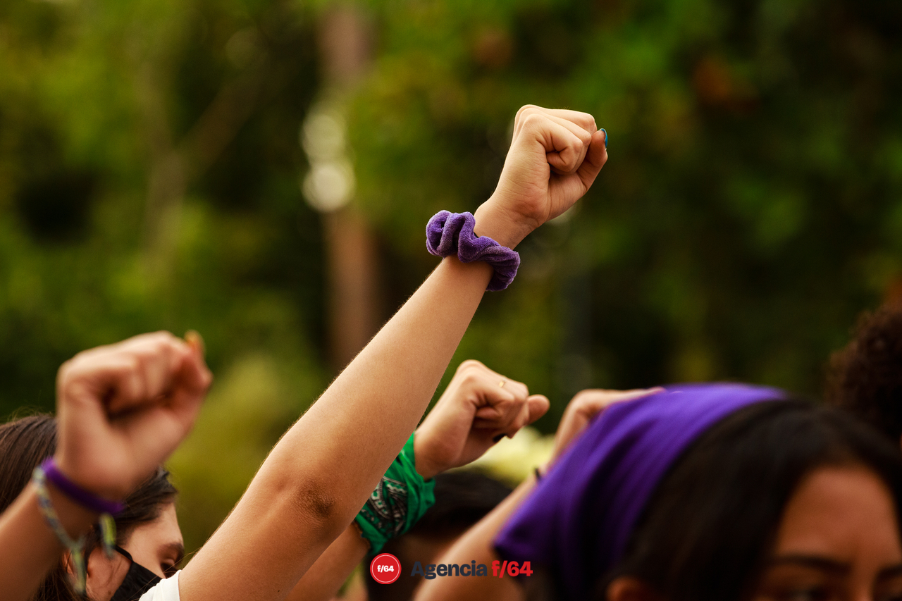 Nuevamente adolescentes y jóvenes toman las calles del Centro de Colima para exigir justicia por el feminicidio de Julissa, ocurrido el 5 de Mayo.