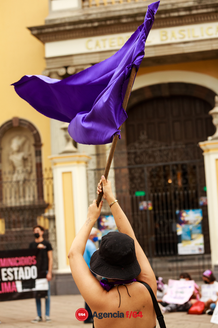 Nuevamente adolescentes y jóvenes toman las calles del Centro de Colima para exigir justicia por el feminicidio de Julissa, ocurrido el 5 de Mayo.