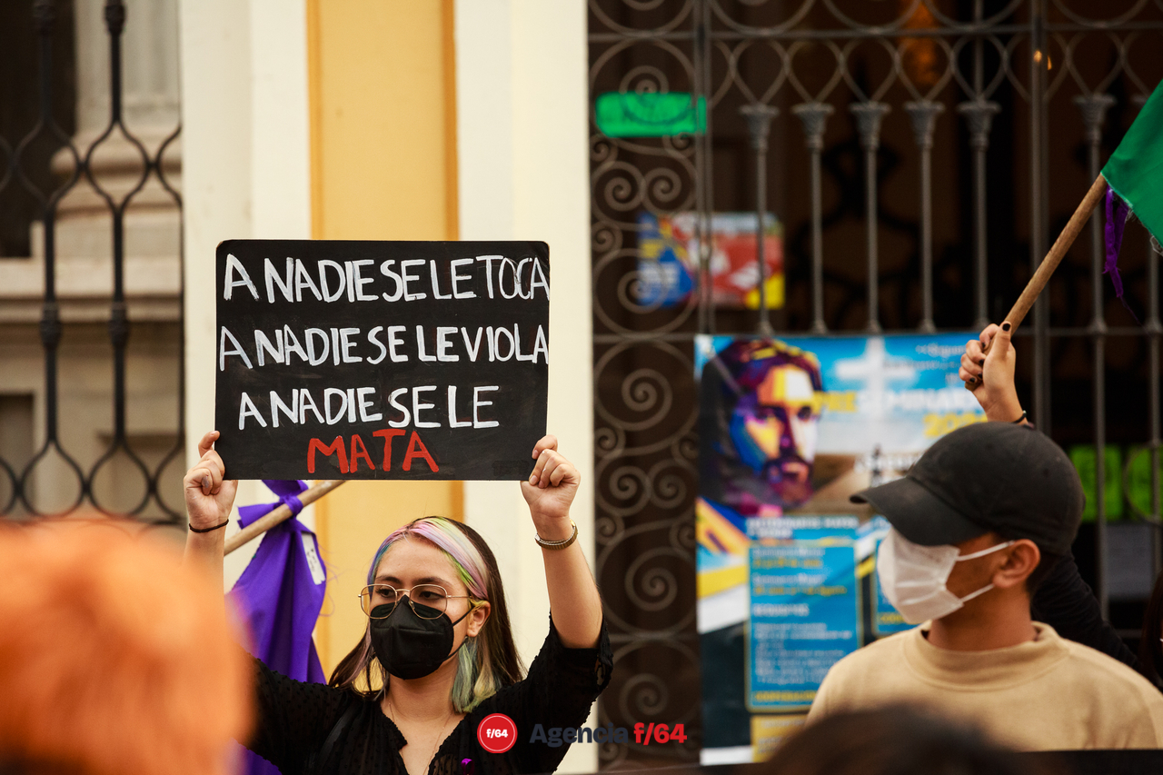 Nuevamente adolescentes y jóvenes toman las calles del Centro de Colima para exigir justicia por el feminicidio de Julissa, ocurrido el 5 de Mayo.