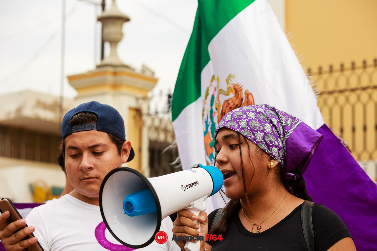 Nuevamente adolescentes y jóvenes toman las calles del Centro de Colima para exigir justicia por el feminicidio de Julissa, ocurrido el 5 de Mayo.