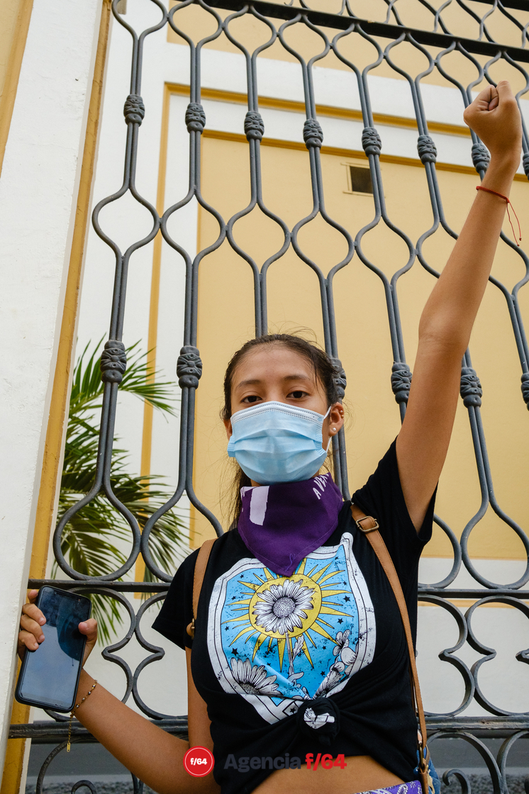 Nuevamente adolescentes y jóvenes toman las calles del Centro de Colima para exigir justicia por el feminicidio de Julissa, ocurrido el 5 de Mayo.