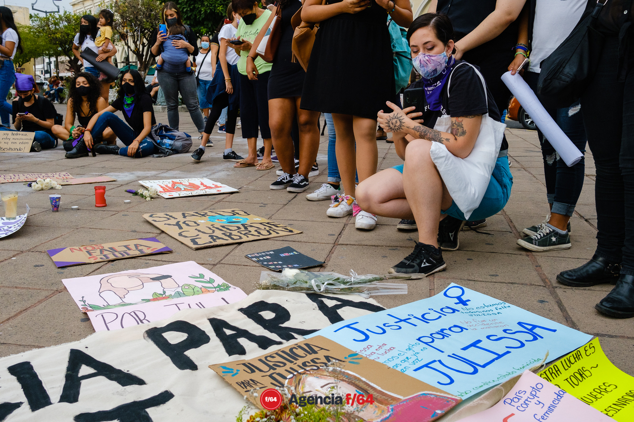 Nuevamente adolescentes y jóvenes toman las calles del Centro de Colima para exigir justicia por el feminicidio de Julissa, ocurrido el 5 de Mayo.