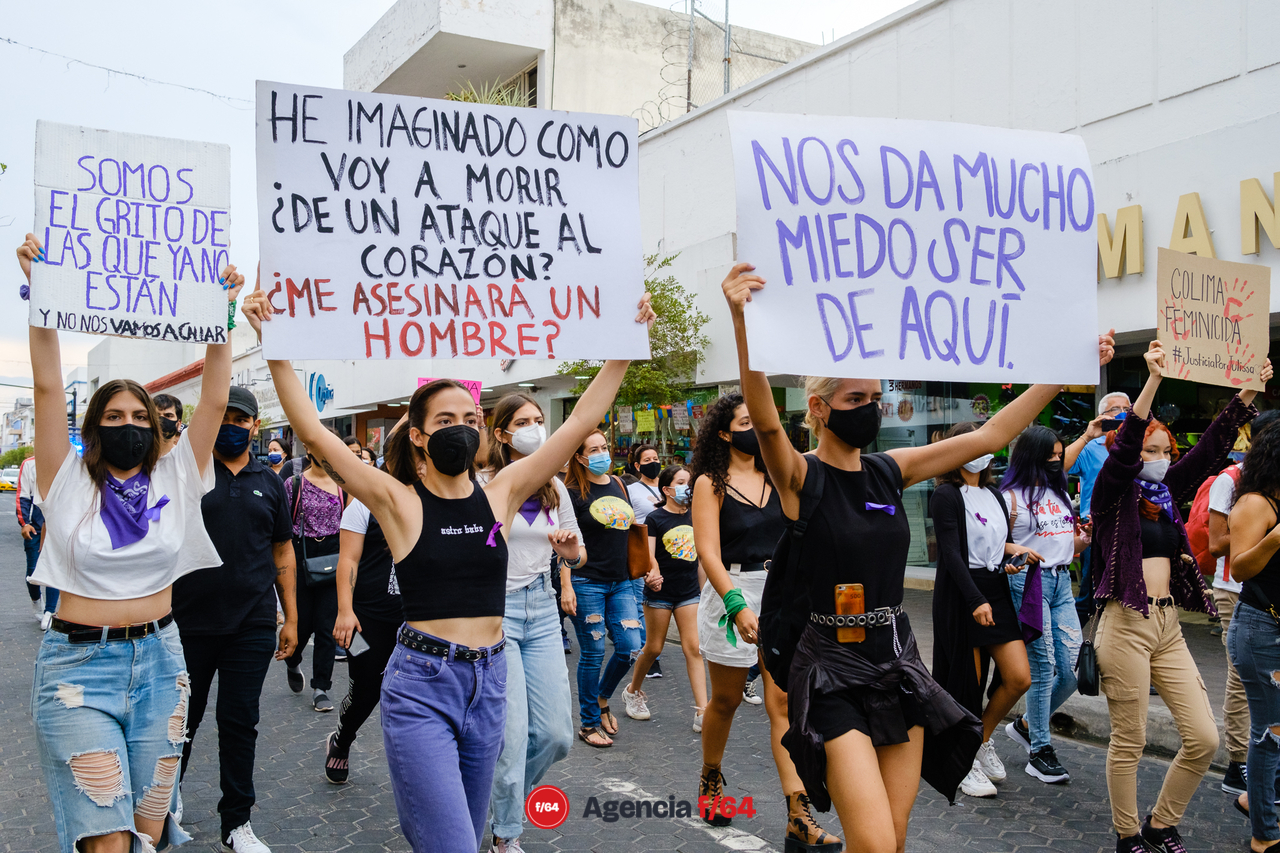 Nuevamente adolescentes y jóvenes toman las calles del Centro de Colima para exigir justicia por el feminicidio de Julissa, ocurrido el 5 de Mayo.
