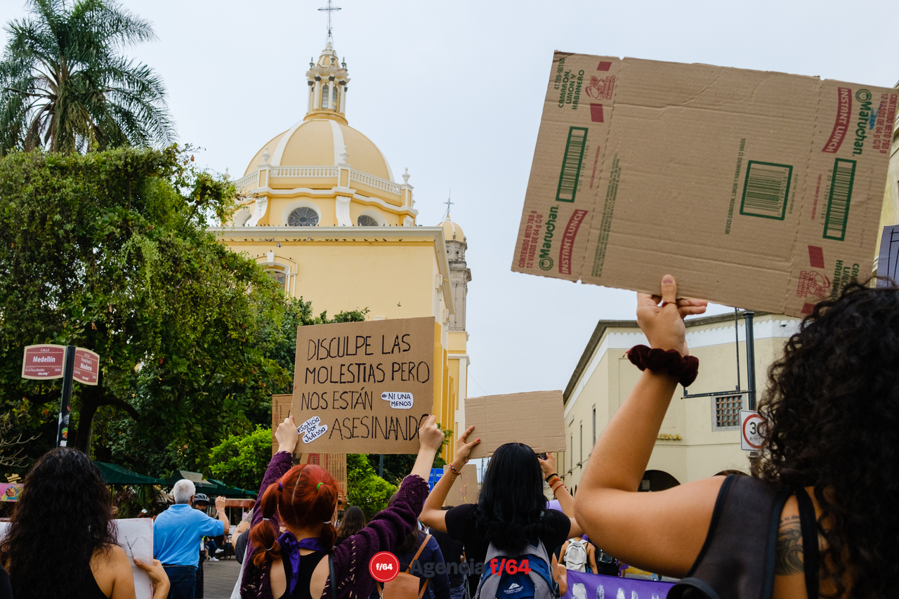 Nuevamente adolescentes y jóvenes toman las calles del Centro de Colima para exigir justicia por el feminicidio de Julissa, ocurrido el 5 de Mayo.