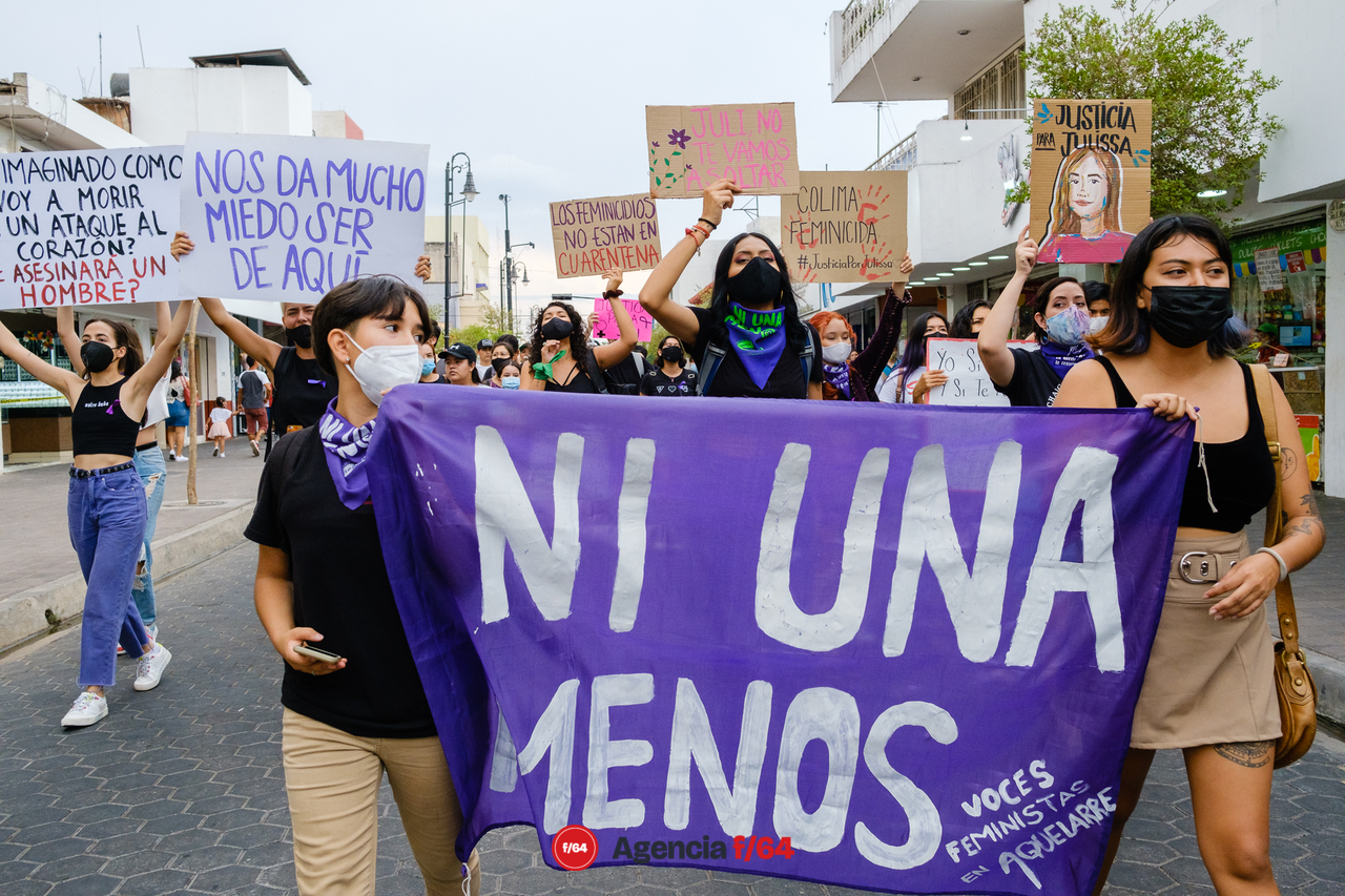 Nuevamente adolescentes y jóvenes toman las calles del Centro de Colima para exigir justicia por el feminicidio de Julissa, ocurrido el 5 de Mayo.