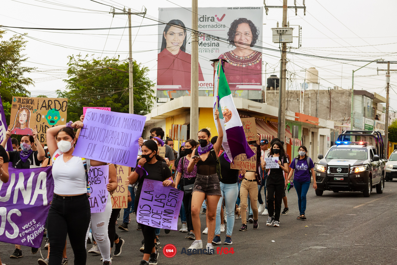 Nuevamente adolescentes y jóvenes toman las calles del Centro de Colima para exigir justicia por el feminicidio de Julissa, ocurrido el 5 de Mayo.