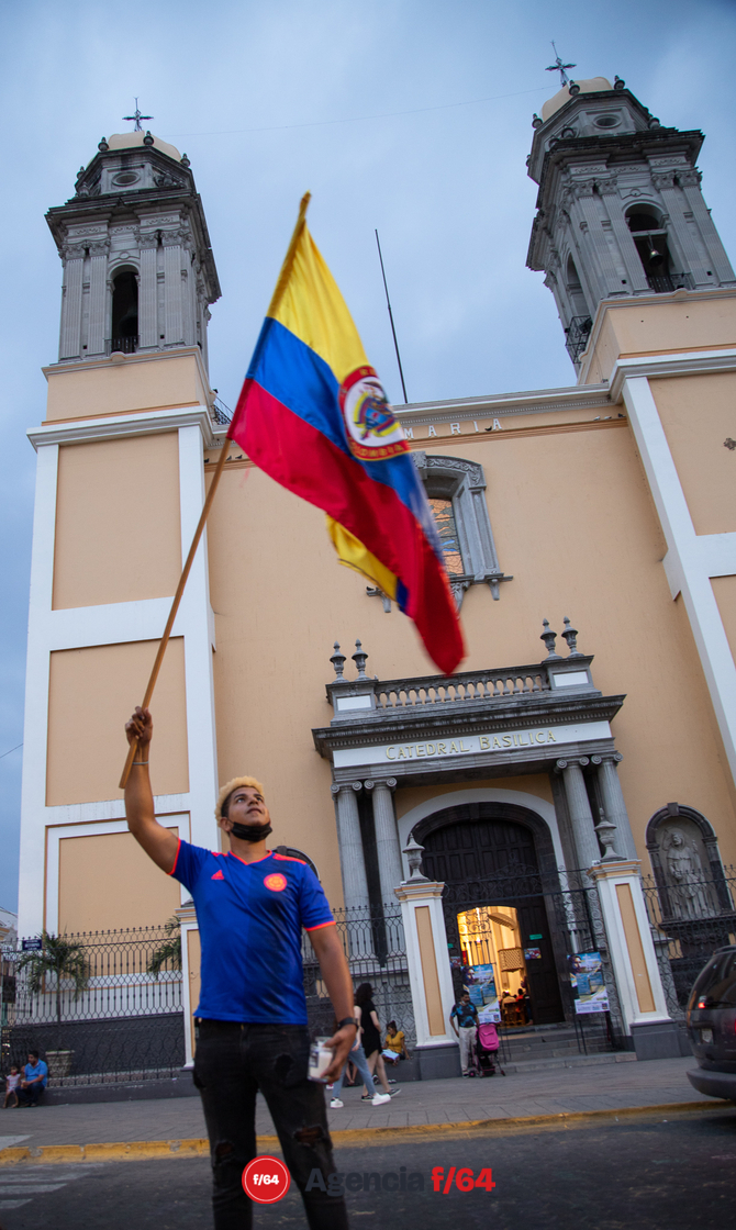 Manifestación pacífica de Colombianos.