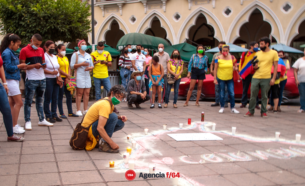 encendiendo una luz de esperanza para sus compatriotas.