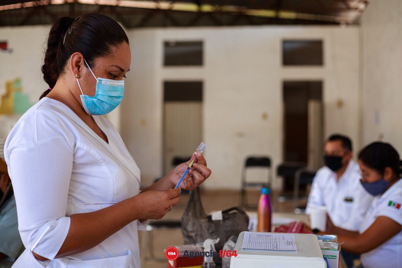 Enfermeras y enfermeros del sector Salud del Estado de Colima que han trabajado en la vacunación contra COVID-19.