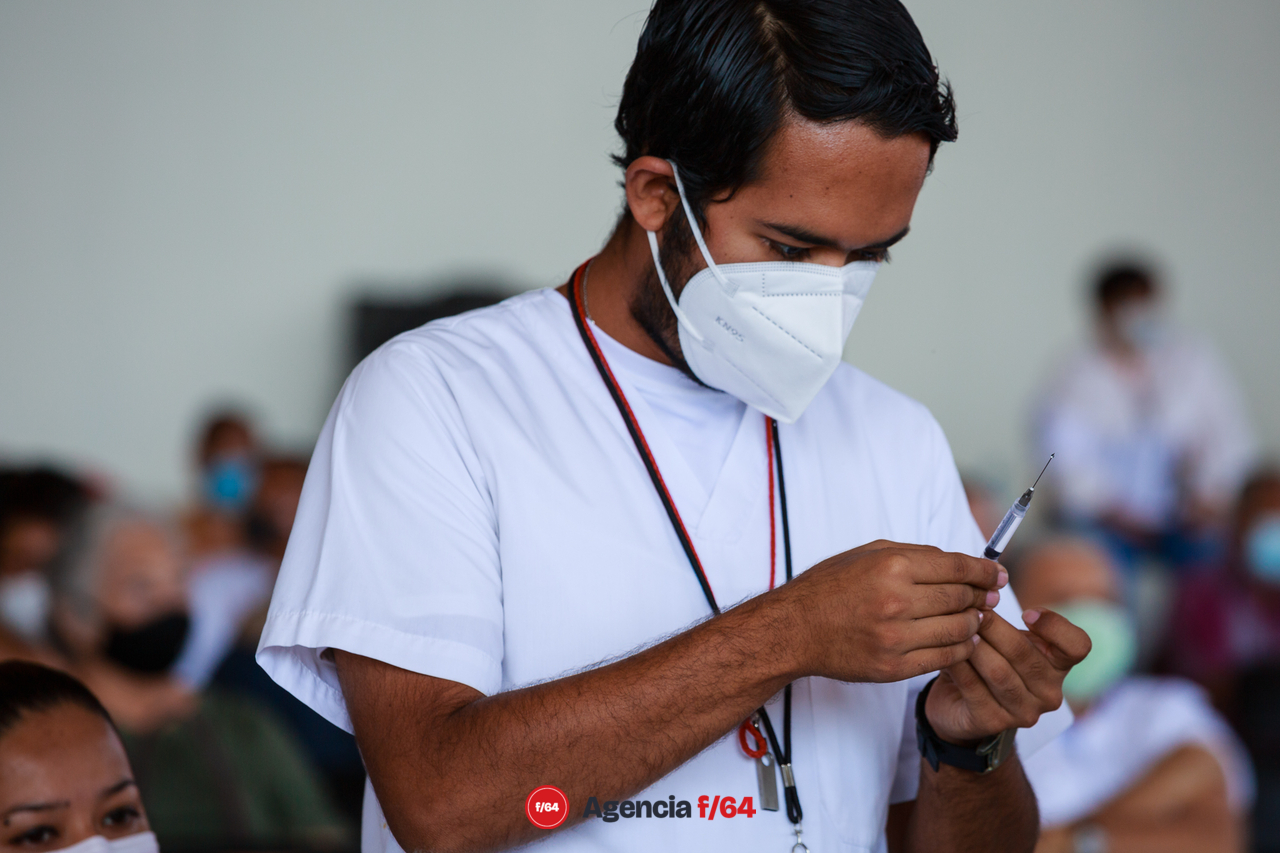 Enfermeras y enfermeros del sector Salud del Estado de Colima que han trabajado en la vacunación contra COVID-19.