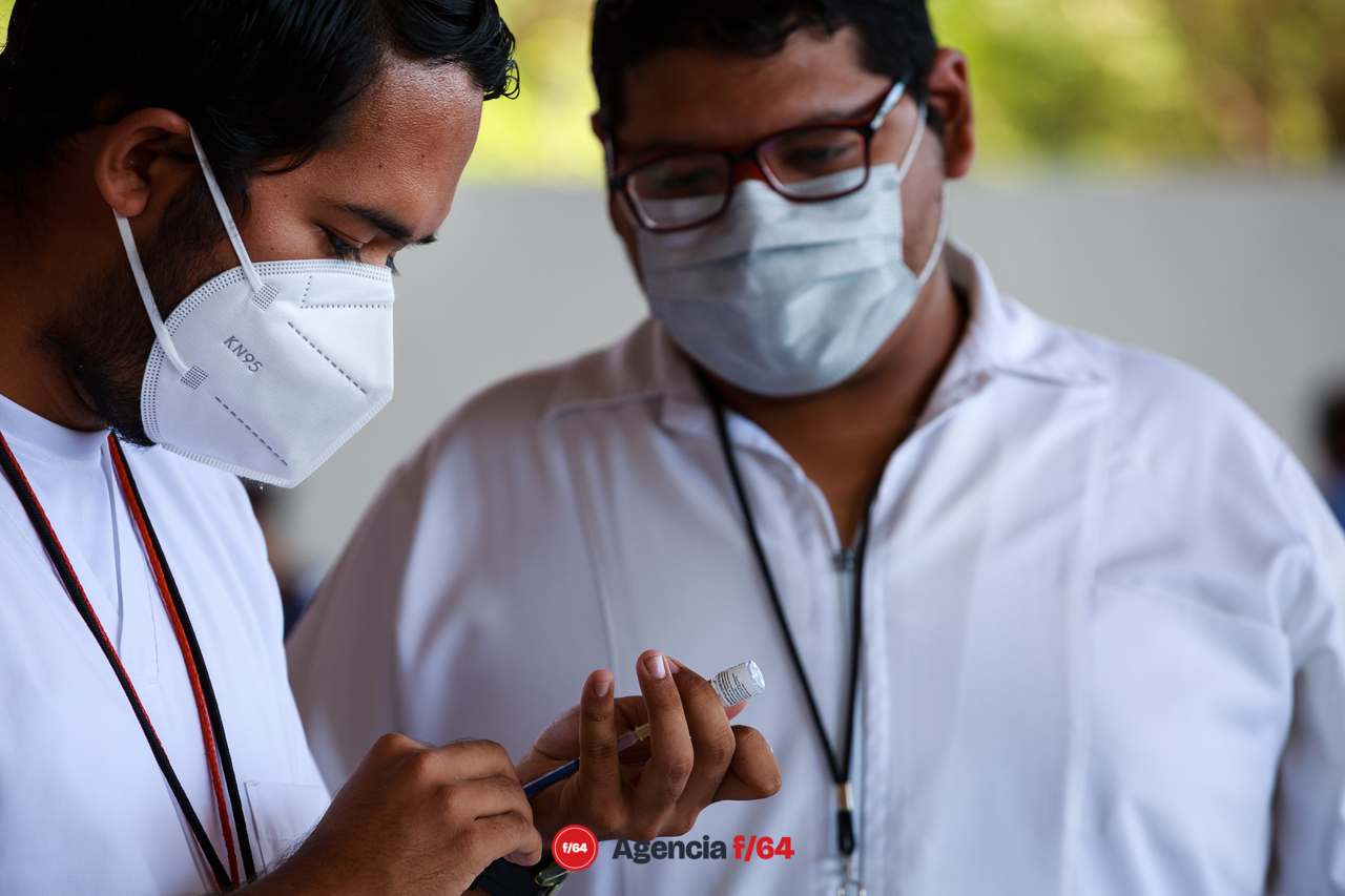 Enfermeras y enfermeros del sector Salud del Estado de Colima que han trabajado en la vacunación contra COVID-19.