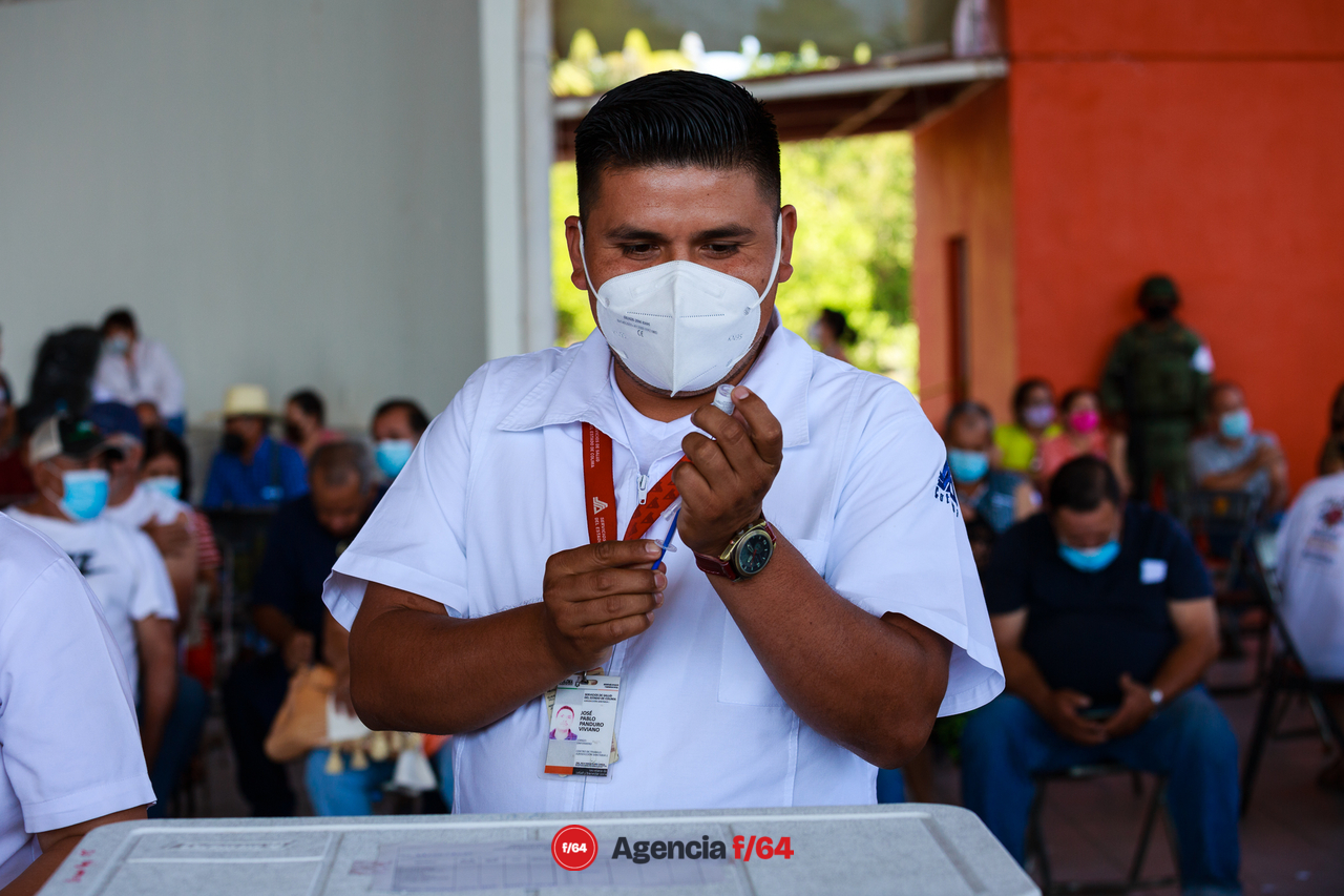 Enfermeras y enfermeros del sector Salud del Estado de Colima que han trabajado en la vacunación contra COVID-19.