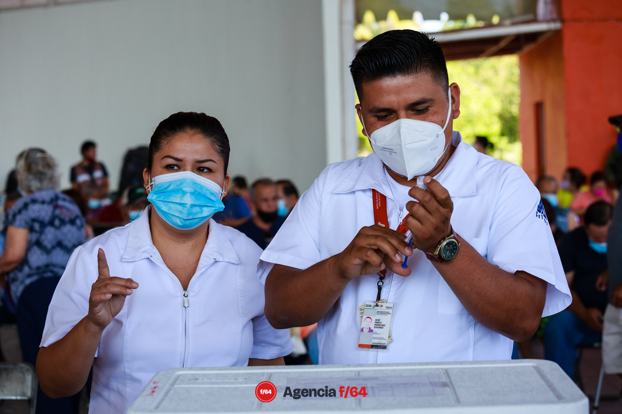Enfermeras y enfermeros del sector Salud del Estado de Colima que han trabajado en la vacunación contra COVID-19.