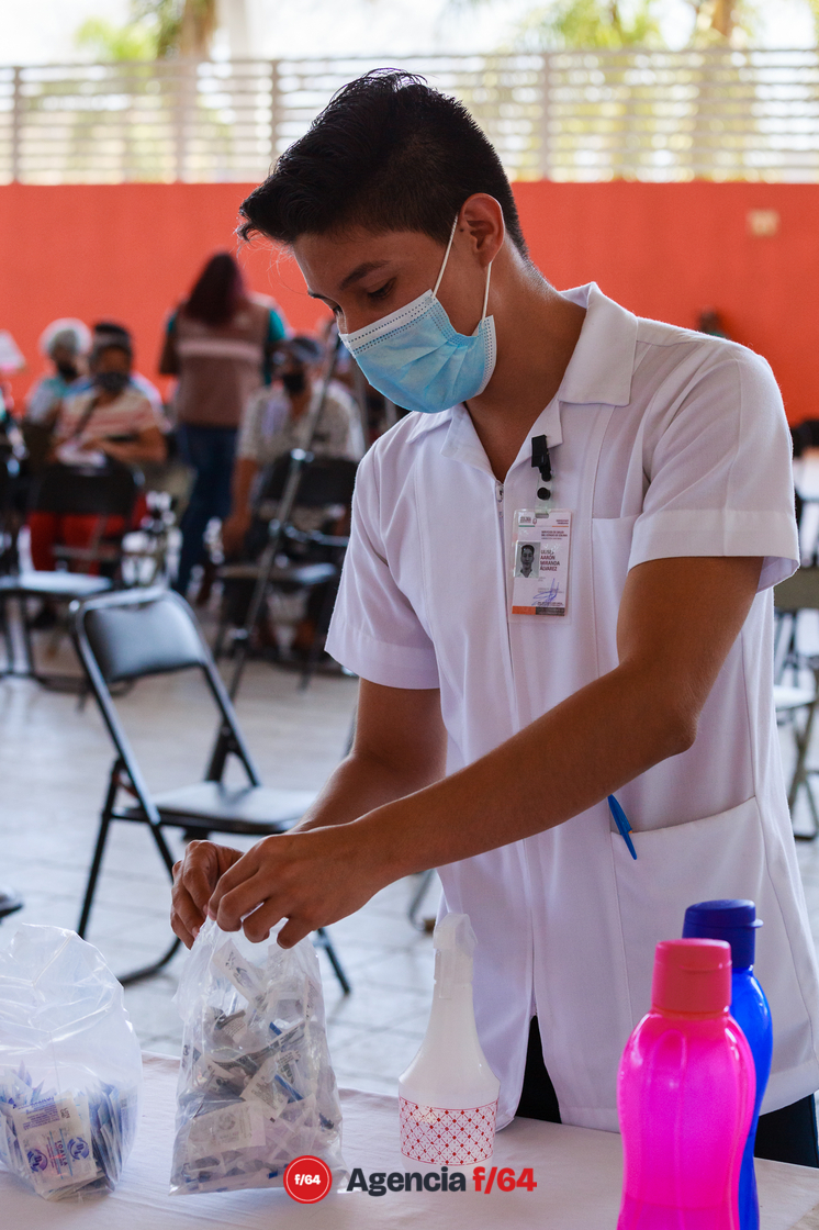 Enfermeras y enfermeros del sector Salud del Estado de Colima que han trabajado en la vacunación contra COVID-19.