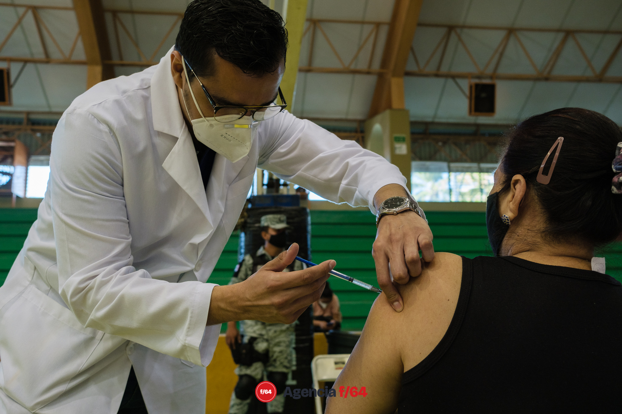 Enfermeras y enfermeros del sector Salud del Estado de Colima que han trabajado en la vacunación contra COVID-19.