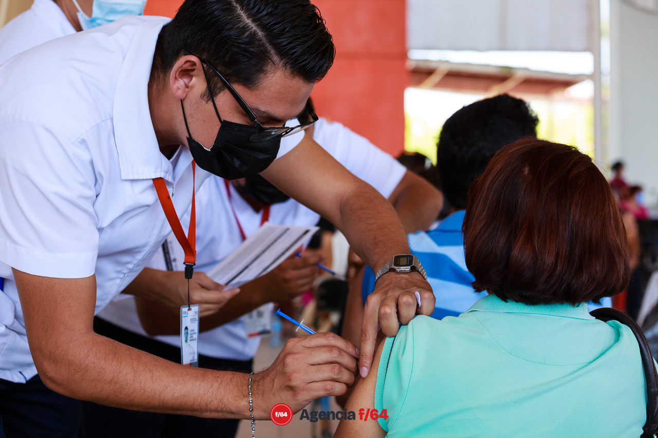 Enfermeras y enfermeros del sector Salud del Estado de Colima que han trabajado en la vacunación contra COVID-19.