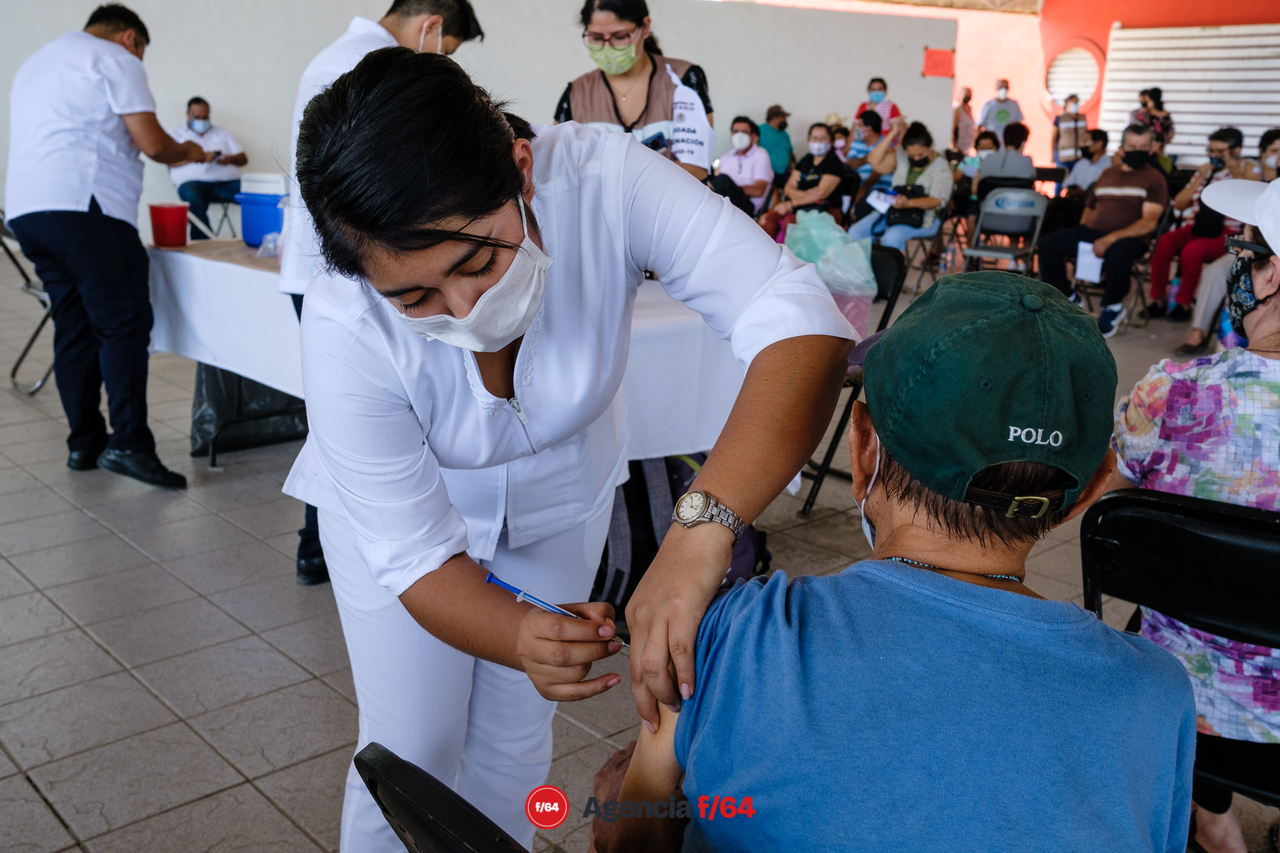 Enfermeras y enfermeros del sector Salud del Estado de Colima que han trabajado en la vacunación contra COVID-19.