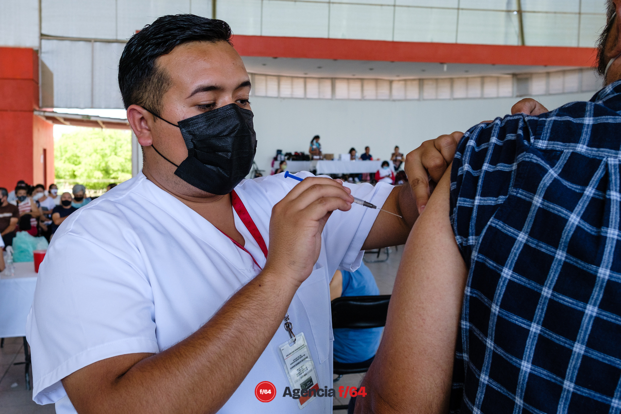 Enfermeras y enfermeros del sector Salud del Estado de Colima que han trabajado en la vacunación contra COVID-19.