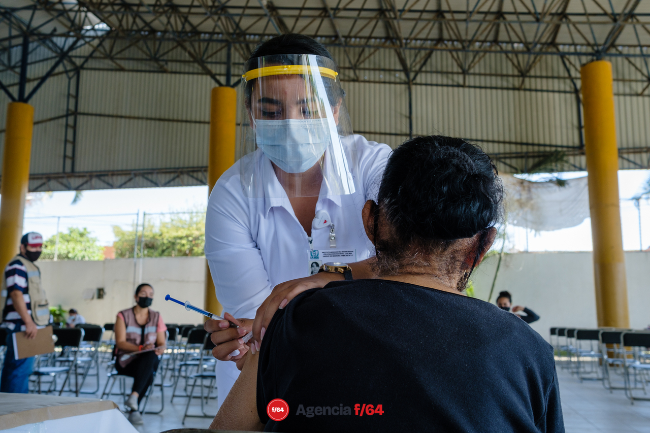 Enfermeras y enfermeros del sector Salud del Estado de Colima que han trabajado en la vacunación contra COVID-19.