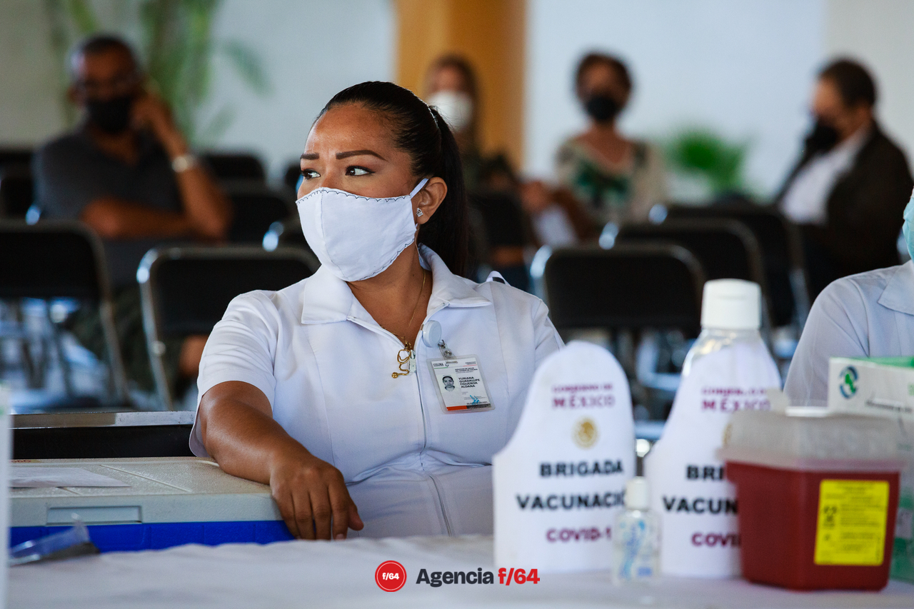Enfermeras y enfermeros del sector Salud del Estado de Colima que han trabajado en la vacunación contra COVID-19.