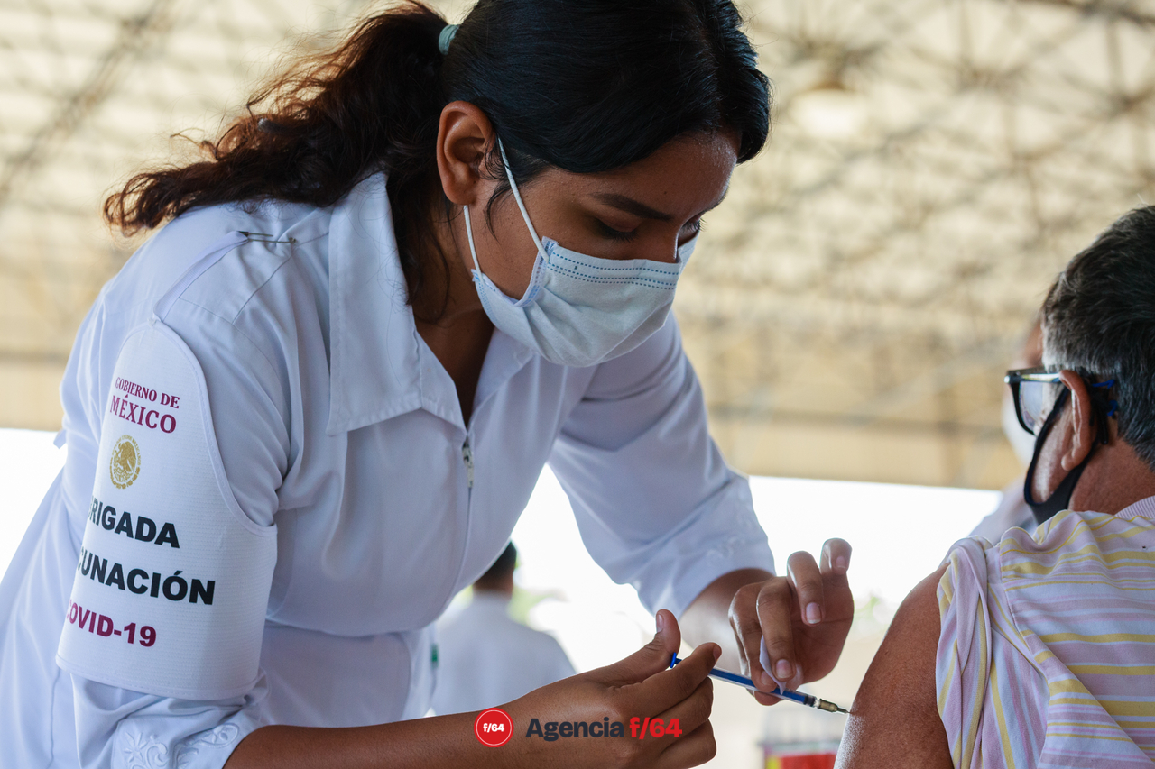 Enfermeras y enfermeros del sector Salud del Estado de Colima que han trabajado en la vacunación contra COVID-19.