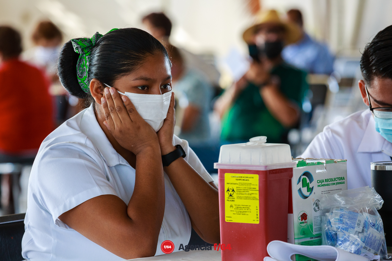 Enfermeras y enfermeros del sector Salud del Estado de Colima que han trabajado en la vacunación contra COVID-19.
