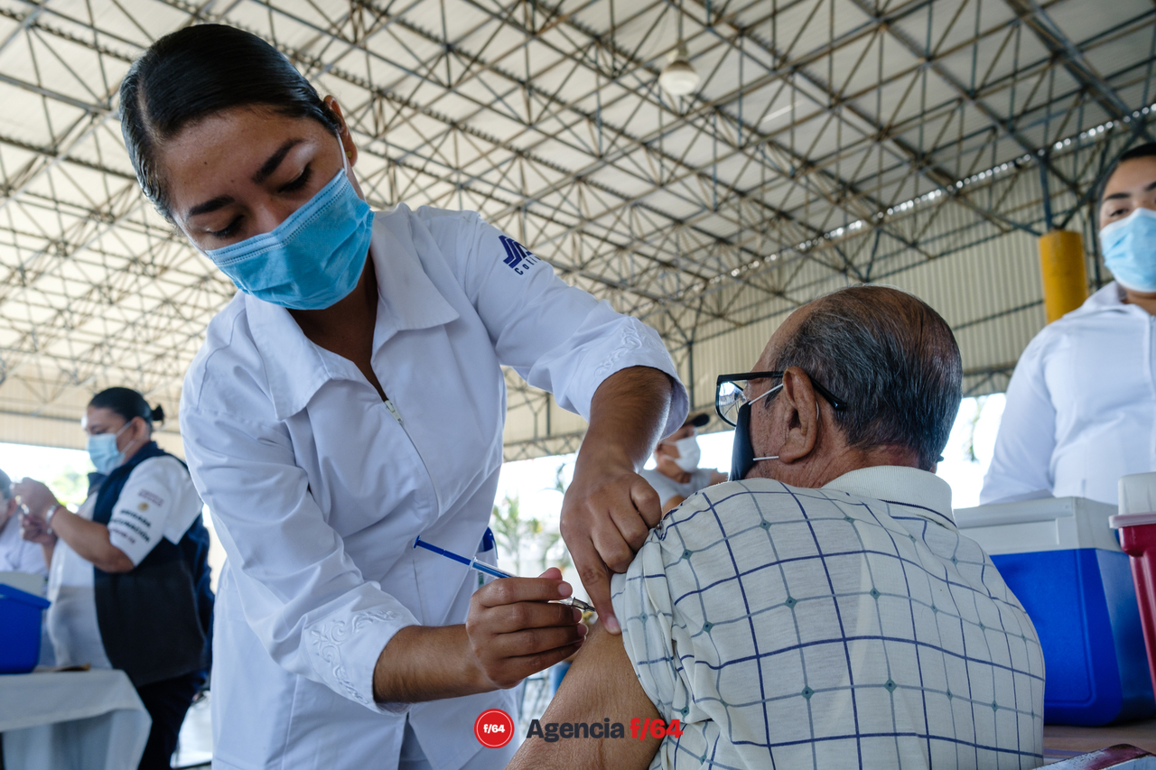 Enfermeras y enfermeros del sector Salud del Estado de Colima que han trabajado en la vacunación contra COVID-19.