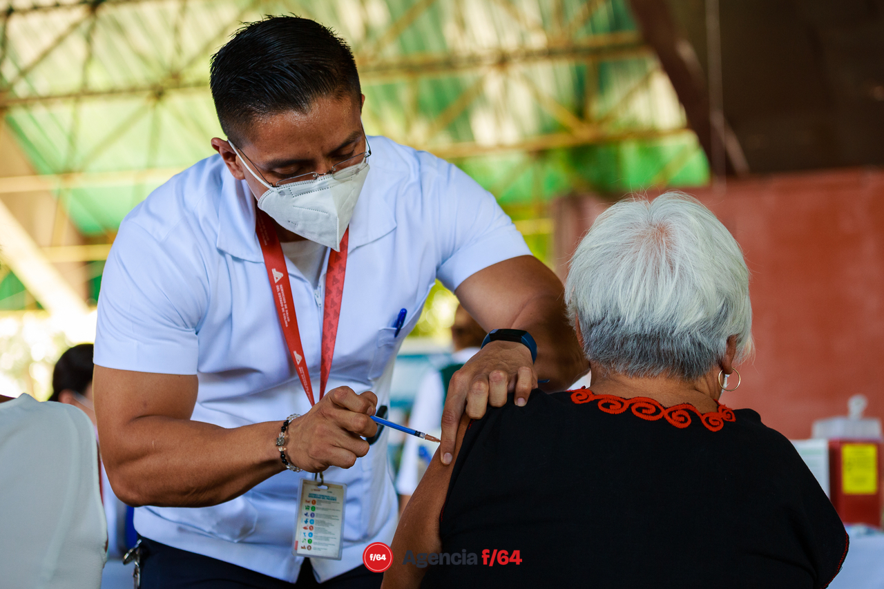 Enfermeras y enfermeros del sector Salud del Estado de Colima que han trabajado en la vacunación contra COVID-19.