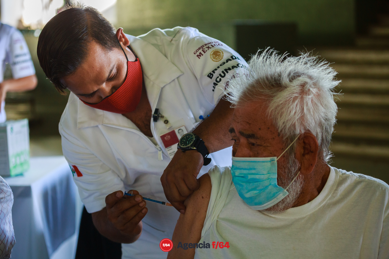 Enfermeras y enfermeros del sector Salud del Estado de Colima que han trabajado en la vacunación contra COVID-19.