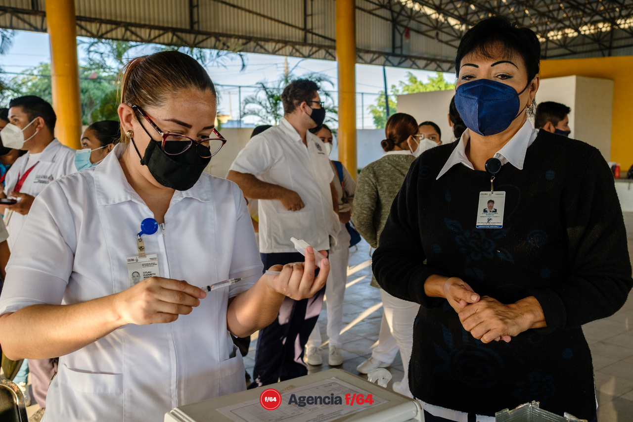Enfermeras y enfermeros del sector Salud del Estado de Colima que han trabajado en la vacunación contra COVID-19.