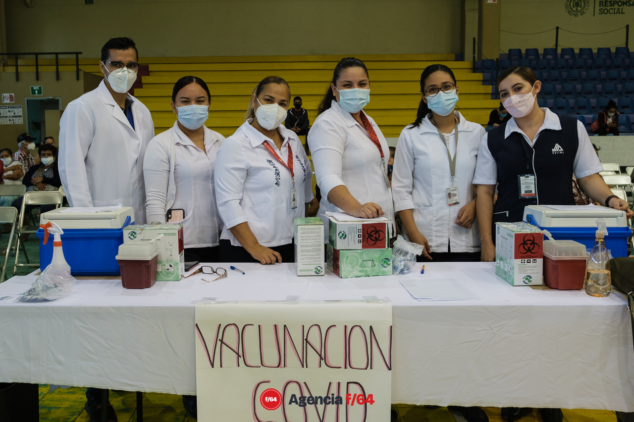 Enfermeras y enfermeros del sector Salud del Estado de Colima que han trabajado en la vacunación contra COVID-19.