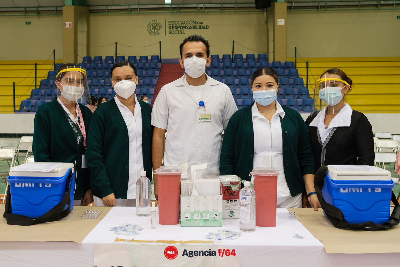 Enfermeras y enfermeros del sector Salud del Estado de Colima que han trabajado en la vacunación contra COVID-19.