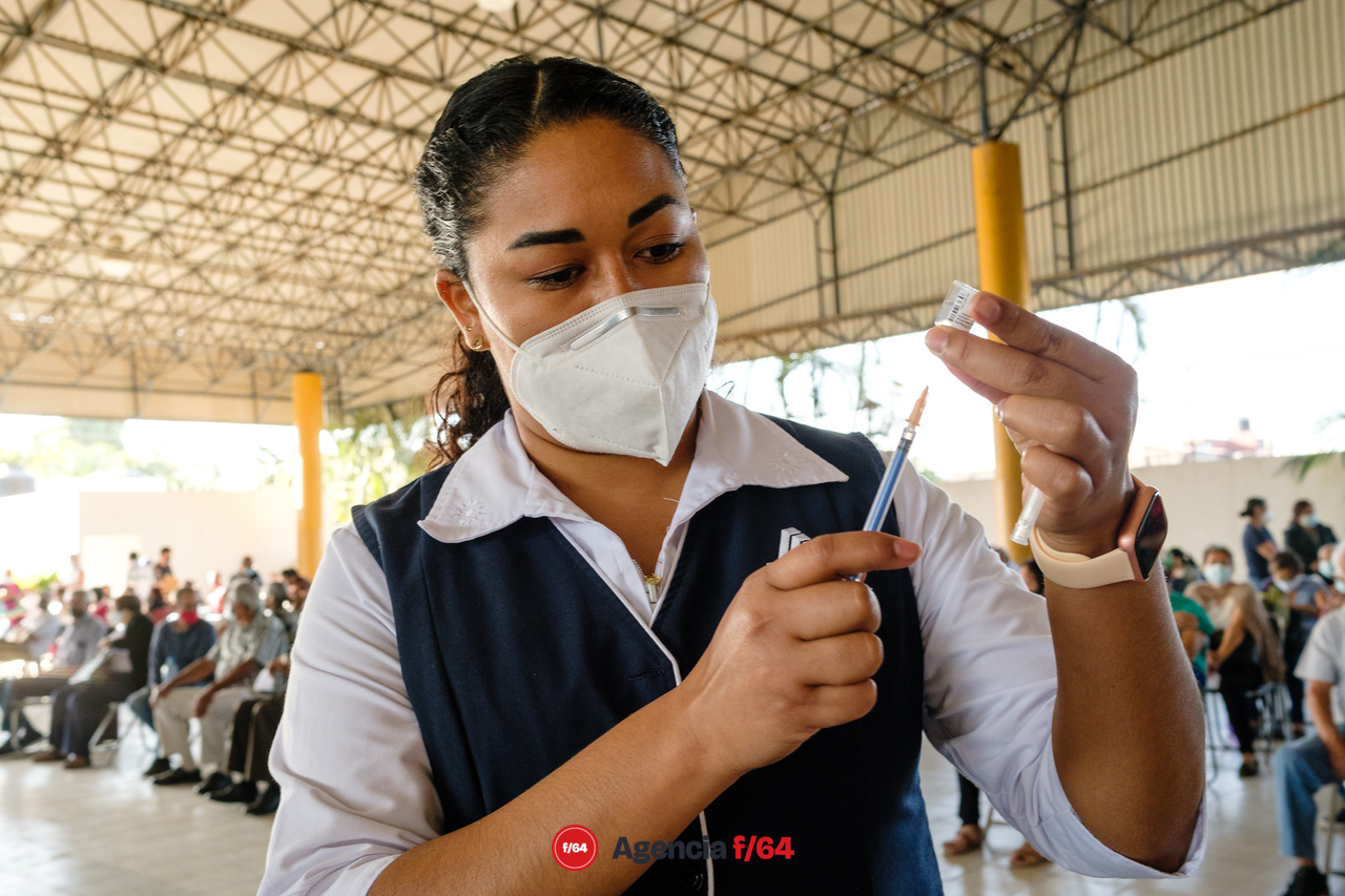 Enfermeras y enfermeros del sector Salud del Estado de Colima que han trabajado en la vacunación contra COVID-19.