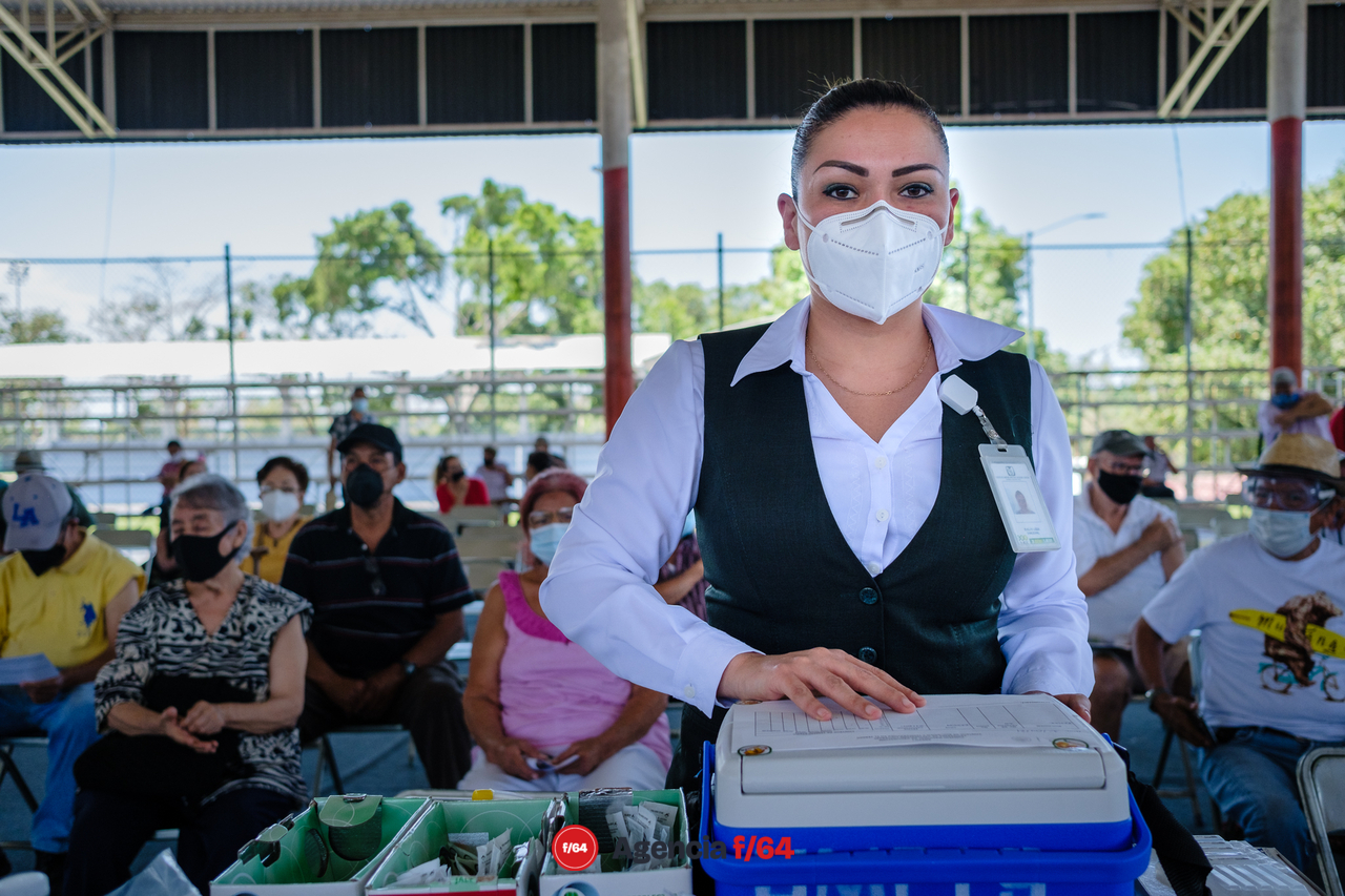 Enfermeras y enfermeros del sector Salud del Estado de Colima que han trabajado en la vacunación contra COVID-19.