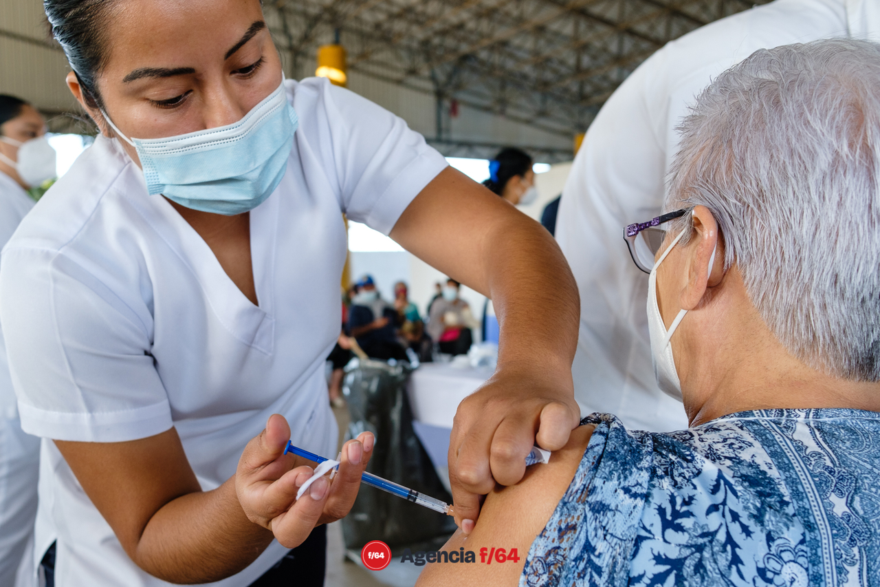 Enfermeras y enfermeros del sector Salud del Estado de Colima que han trabajado en la vacunación contra COVID-19.