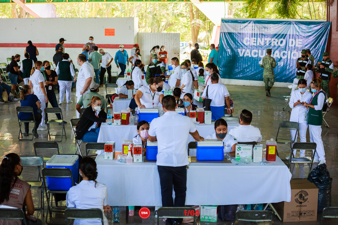 Enfermeras y enfermeros del sector Salud del Estado de Colima que han trabajado en la vacunación contra COVID-19.