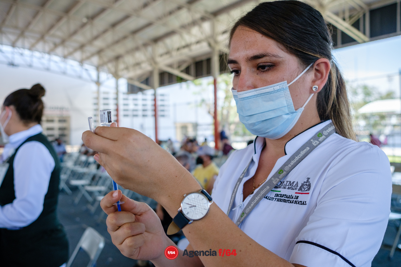 Enfermeras y enfermeros del sector Salud del Estado de Colima que han trabajado en la vacunación contra COVID-19.