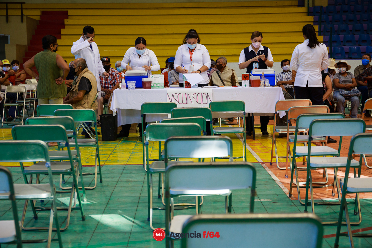 Enfermeras y enfermeros del sector Salud del Estado de Colima que han trabajado en la vacunación contra COVID-19.