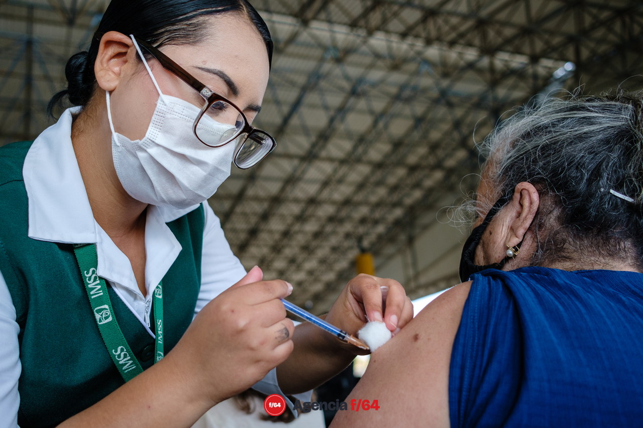 Enfermeras y enfermeros del sector Salud del Estado de Colima que han trabajado en la vacunación contra COVID-19.